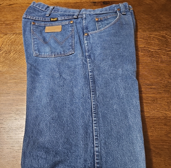Wrangler Other - Wrangler Men's Medium Blue Straight-Leg Jeans